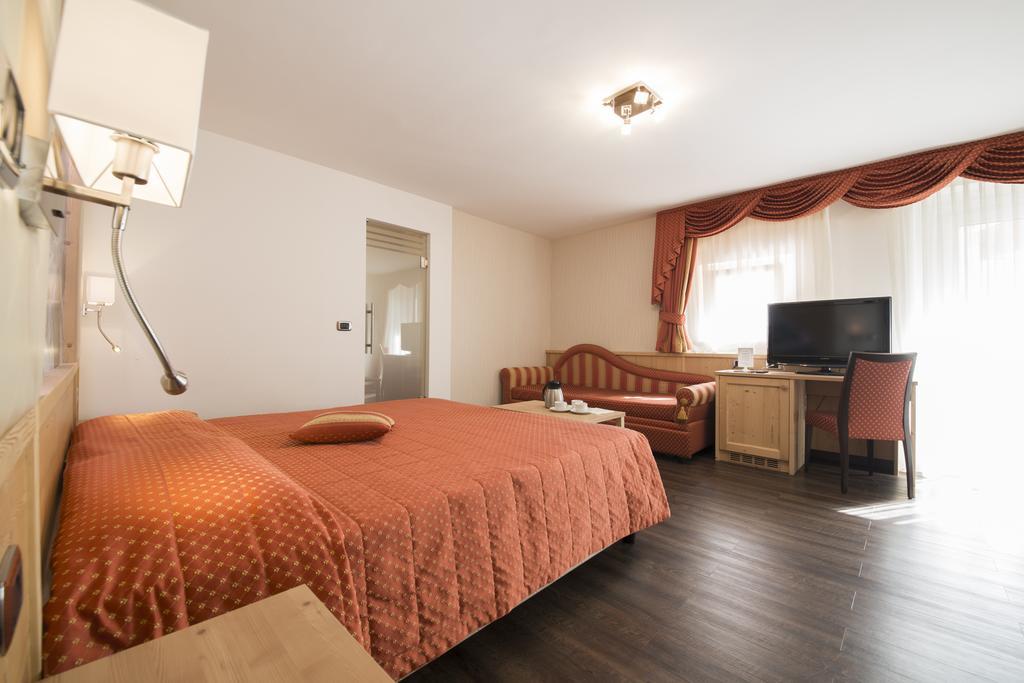 Hotel Touring Predazzo Quarto foto
