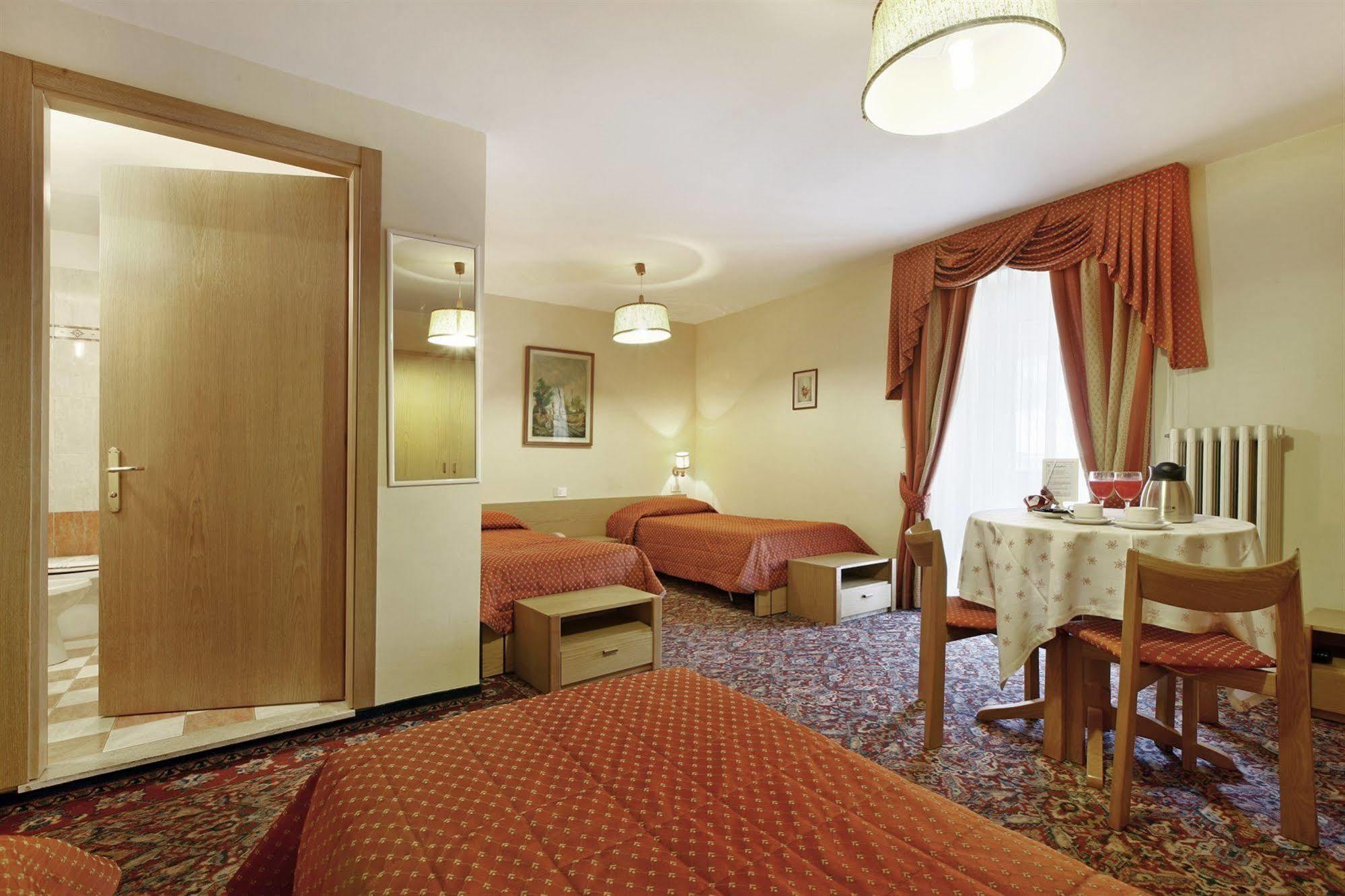 Hotel Touring Predazzo Exterior foto